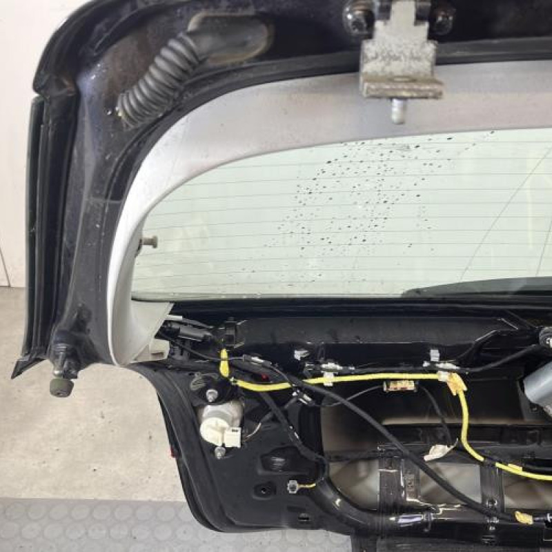 Malle/Hayon arriere VOLKSWAGEN GOLF 5 Photo n°6