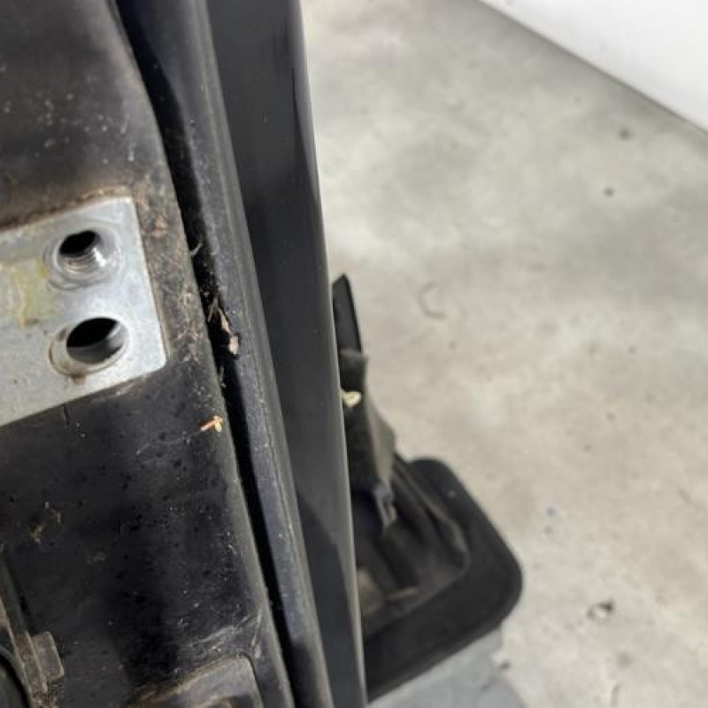 Porte avant droit VOLKSWAGEN GOLF 5 Photo n°4