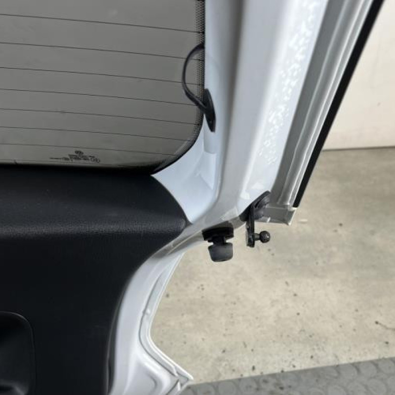 Malle/Hayon arriere VOLKSWAGEN POLO 5 Photo n°8