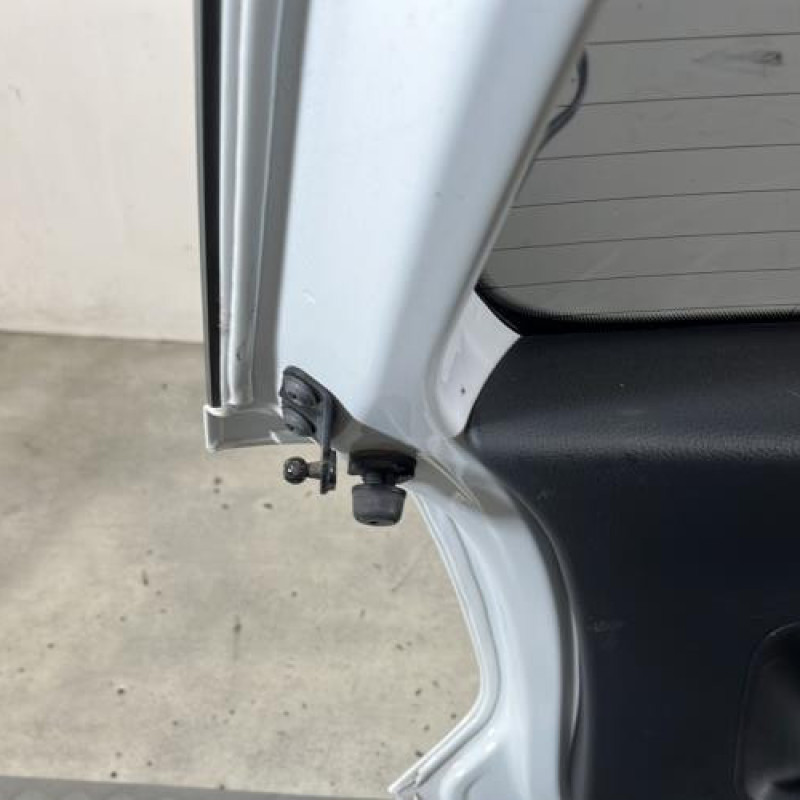 Malle/Hayon arriere VOLKSWAGEN POLO 5 Photo n°9