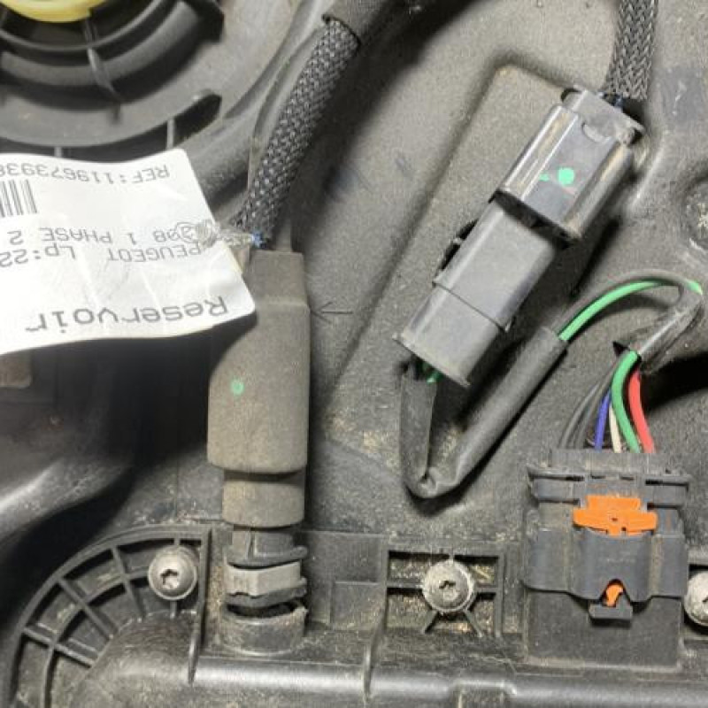 Reservoir AdBlue PEUGEOT 208 1 Photo n°3