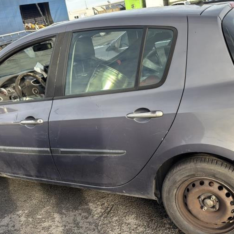 Capot RENAULT CLIO 3 Photo n°14