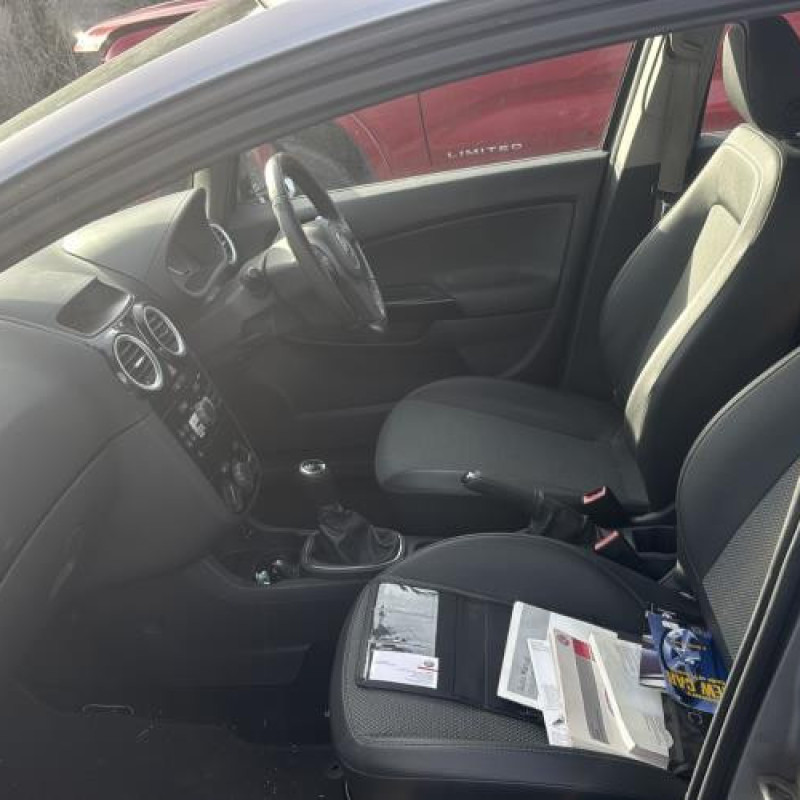 Porte avant droit OPEL CORSA D Photo n°16