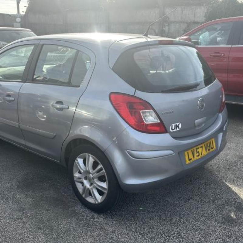 Porte avant gauche OPEL CORSA D Photo n°10