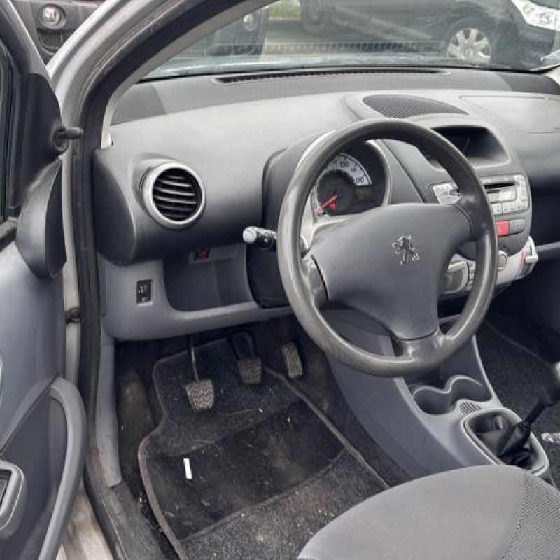 Renfort pare choc arriere (traverse) PEUGEOT 107 Photo n°17