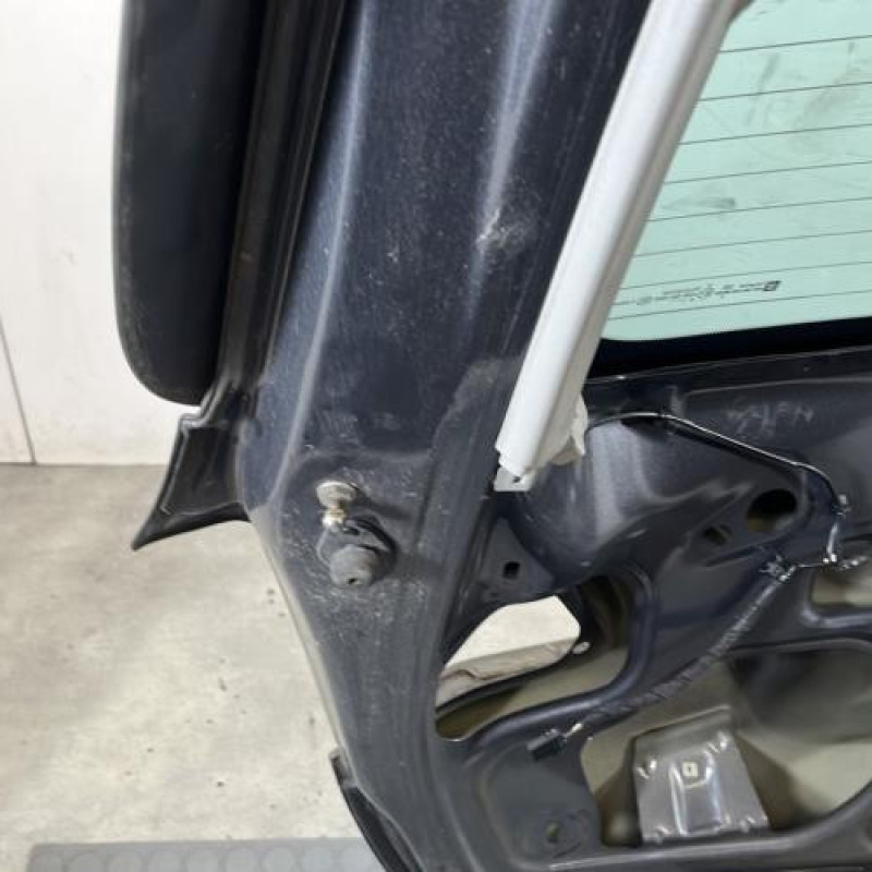 Malle/Hayon arriere OPEL MERIVA B Photo n°9