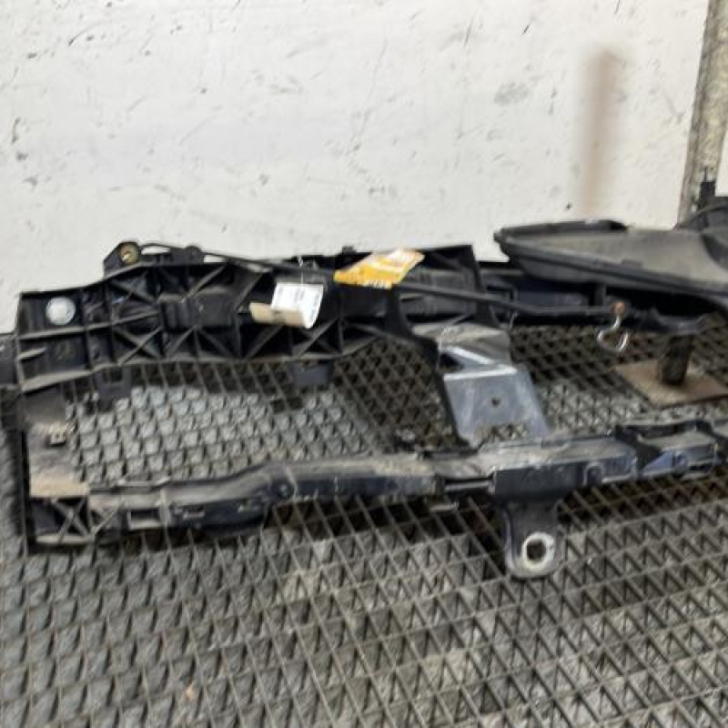 Face avant FORD FOCUS 2 Photo n°2