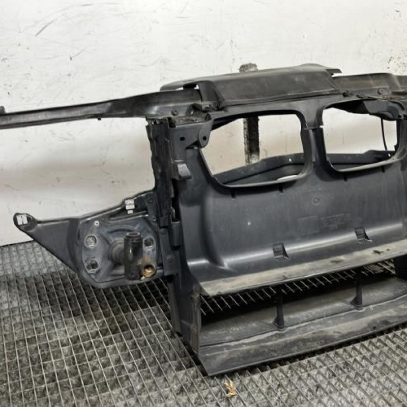 Face avant BMW SERIE 3 E46 Photo n°2