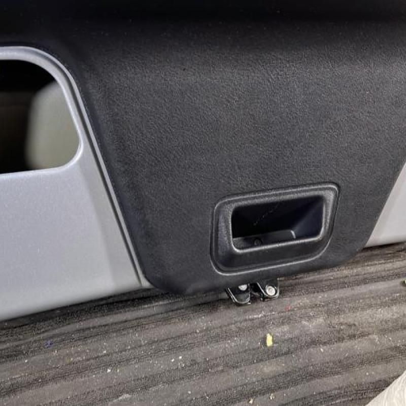 Malle/Hayon arriere CITROEN SAXO Photo n°12