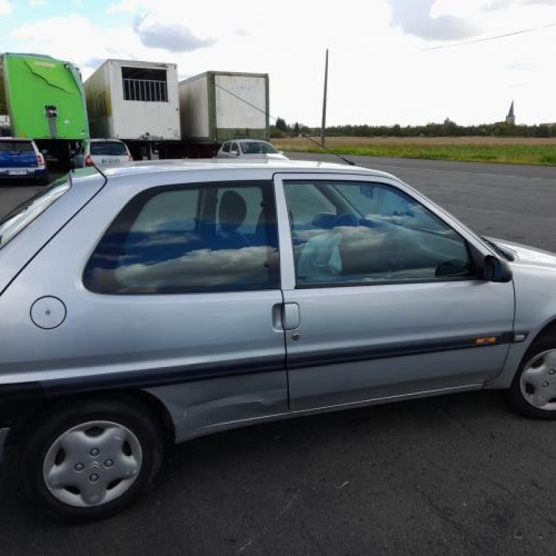 Malle/Hayon arriere CITROEN SAXO Photo n°19