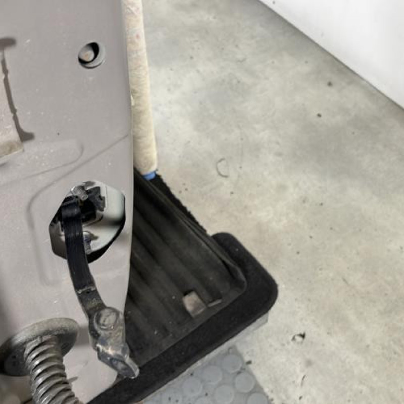 Porte avant droit CITROEN C4 CACTUS Photo n°4