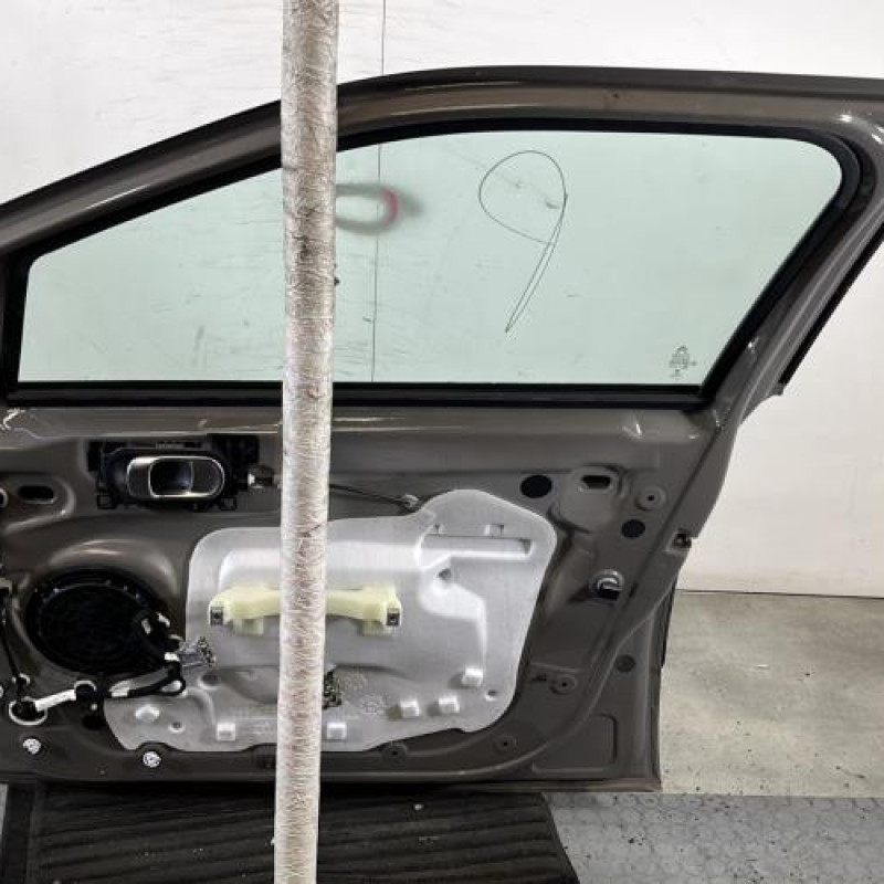 Porte avant droit CITROEN C4 CACTUS Photo n°7