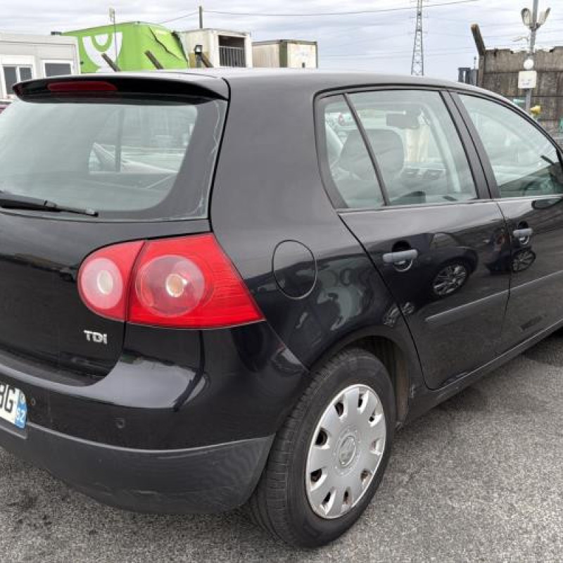 Pare choc arriere VOLKSWAGEN GOLF 5 Photo n°9
