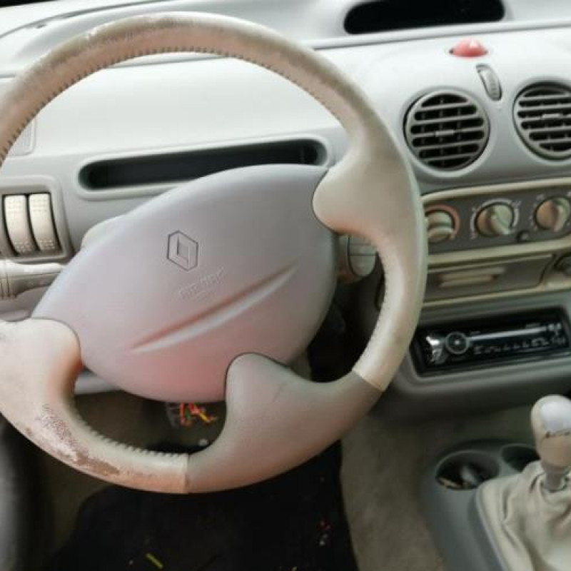 Pare choc avant RENAULT TWINGO 1 Photo n°13