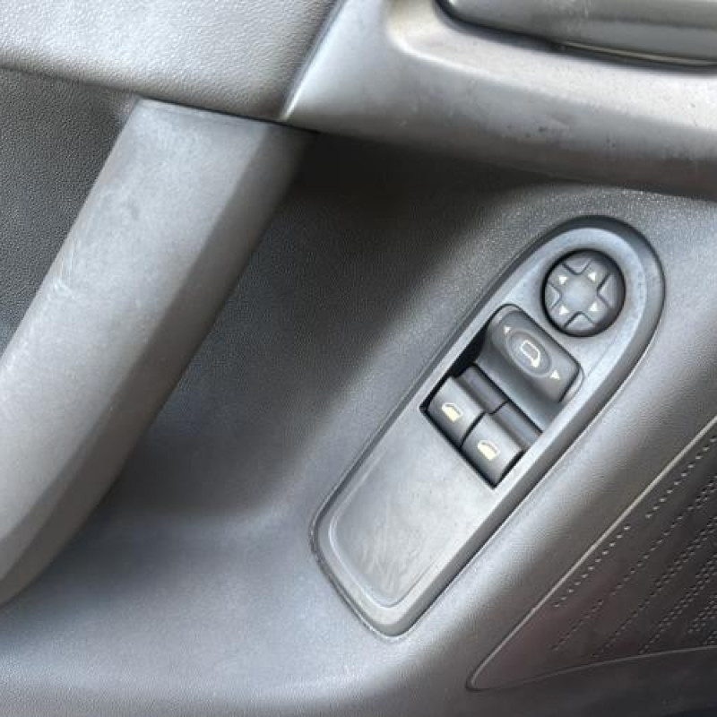 Pare choc arriere CITROEN C3 2 Photo n°16