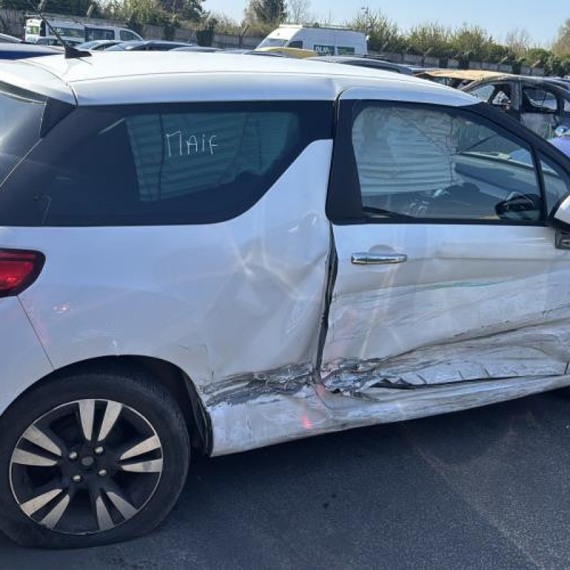 Pare choc arriere CITROEN DS3 Photo n°13