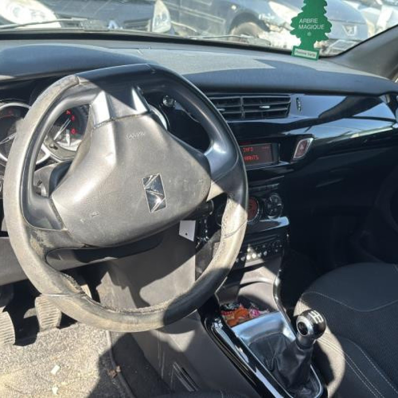 Pare choc arriere CITROEN DS3 Photo n°17