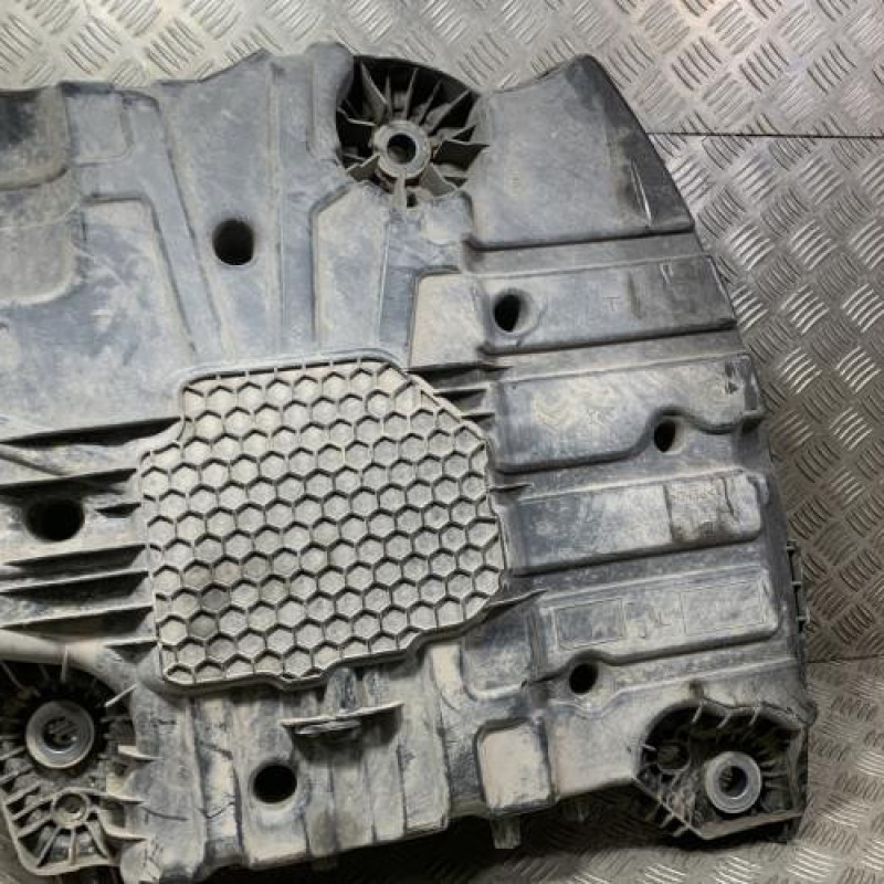 Reservoir AdBlue PEUGEOT 208 1 Photo n°4