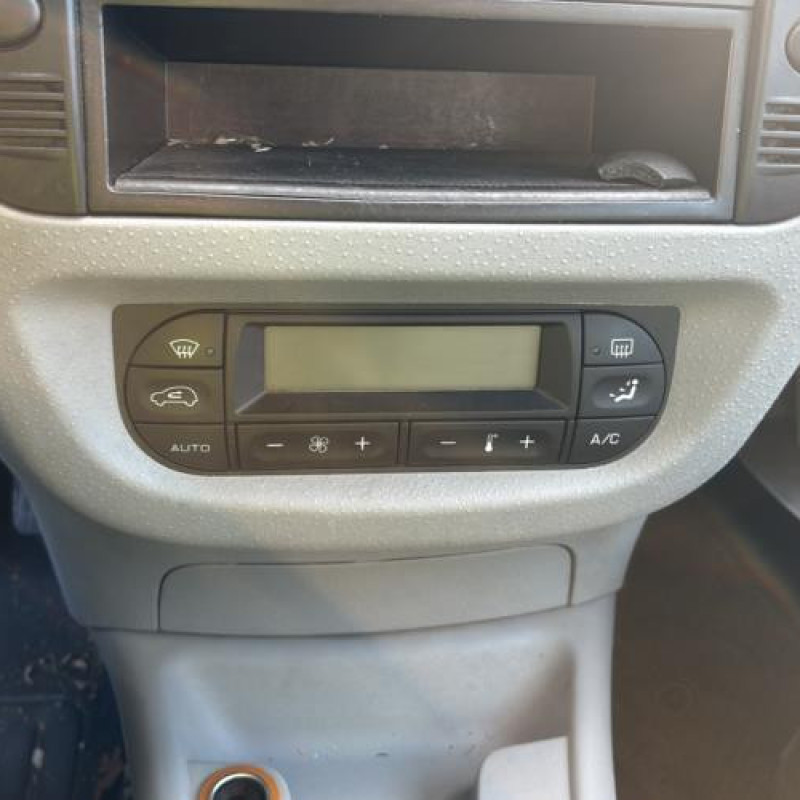 Feu arriere principal droit (feux) CITROEN C3 1 Photo n°19