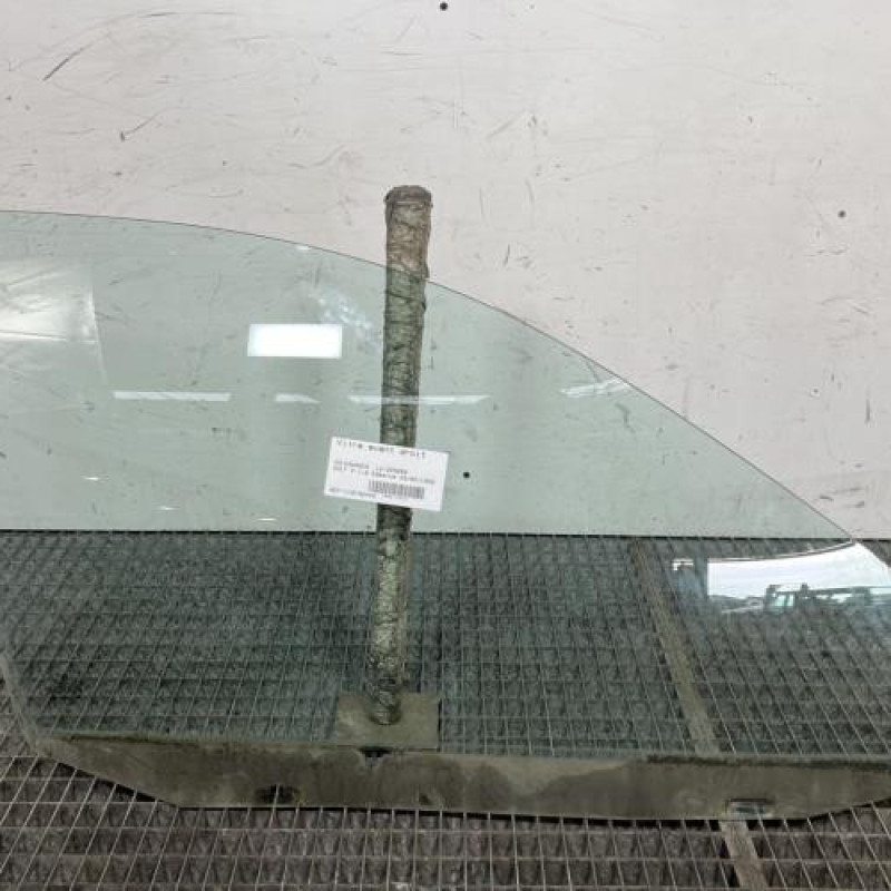 Vitre avant droit VOLKSWAGEN GOLF 4 Photo n°1