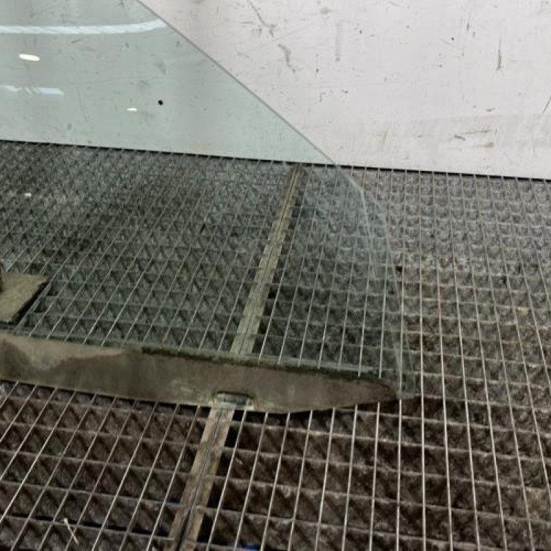 Vitre avant droit VOLKSWAGEN GOLF 4 Photo n°2