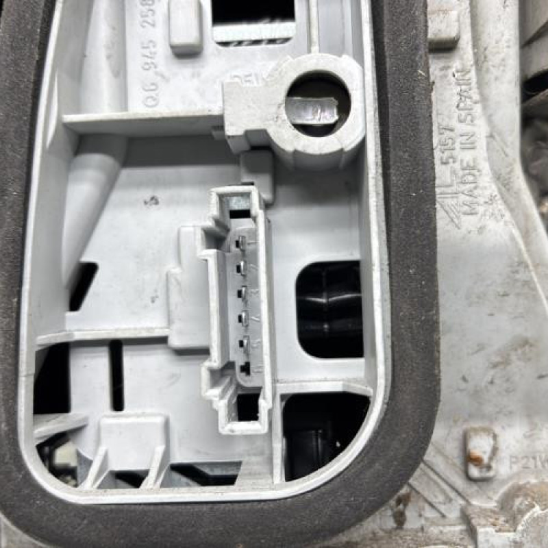 Feu arriere principal droit (feux) VOLKSWAGEN POLO 4 Photo n°3