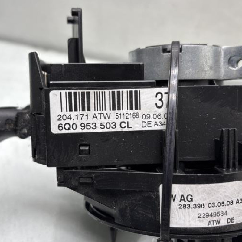 Com (Bloc Contacteur Tournant+Commodo Essuie Glace+Commodo Phare) VOLKSWAGEN POLO 4 Photo n°4