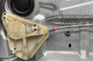 Leve vitre electrique avant gauche VOLKSWAGEN POLO 4