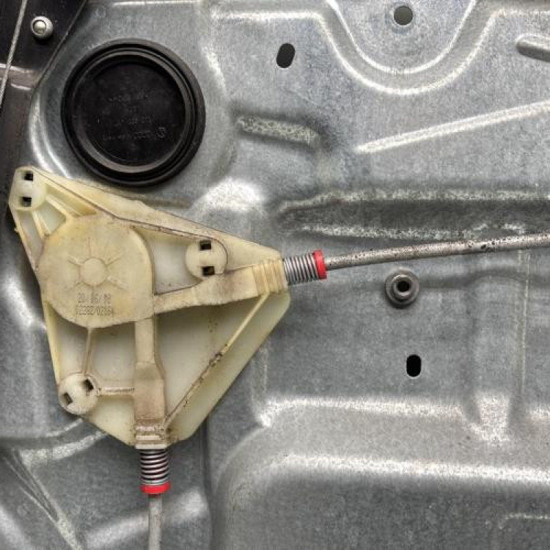 Leve vitre electrique avant gauche VOLKSWAGEN POLO 4 Photo n°5