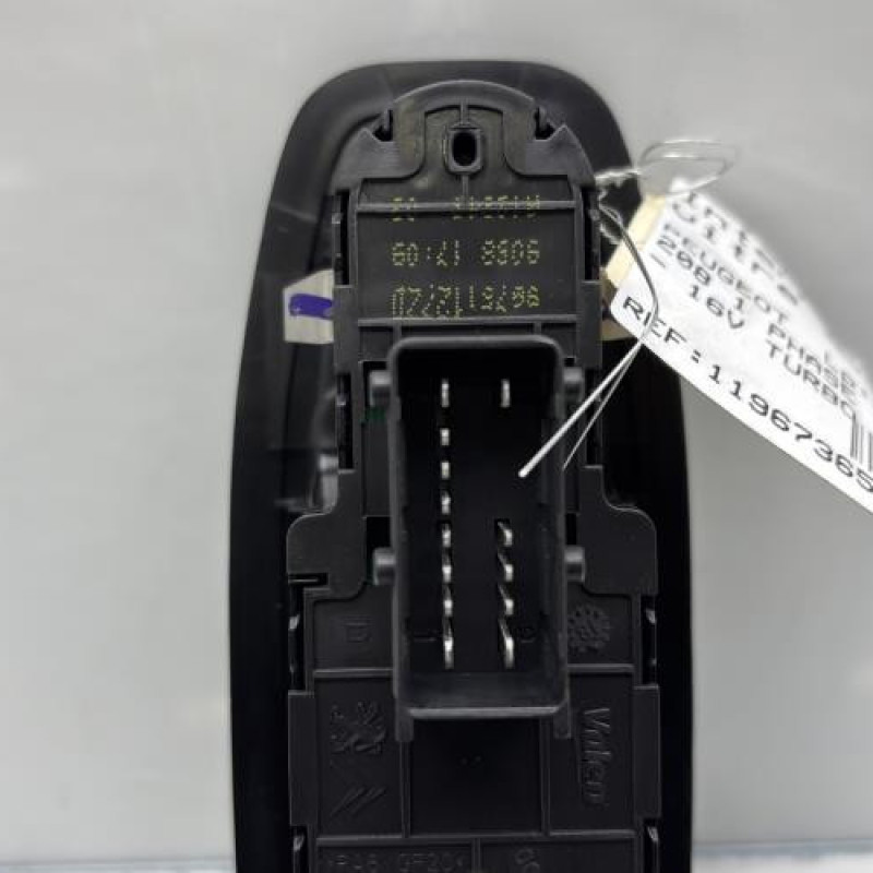 Interrupteur de leve vitre avant gauche PEUGEOT 208 1 Photo n°4