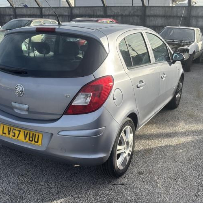 Pare choc avant OPEL CORSA D Photo n°9