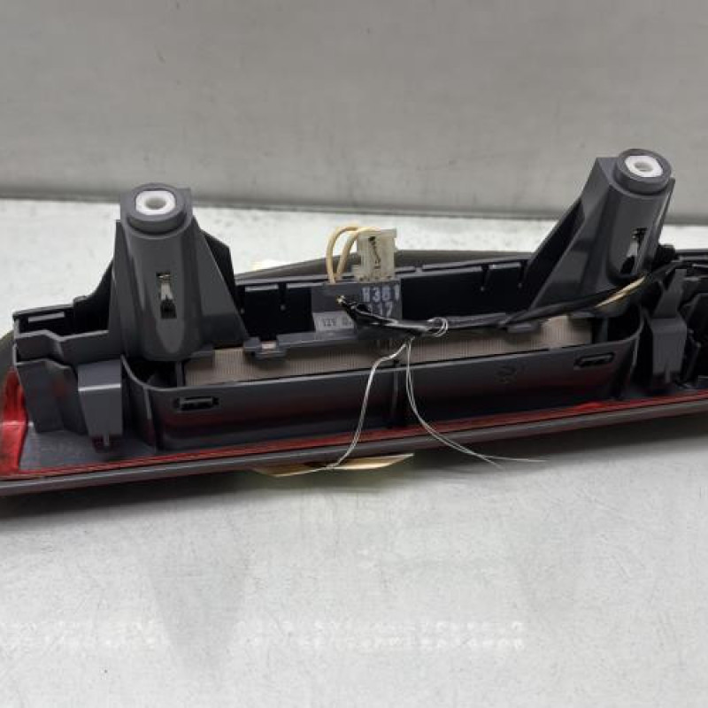 Feu arriere stop central OPEL CORSA D Photo n°3