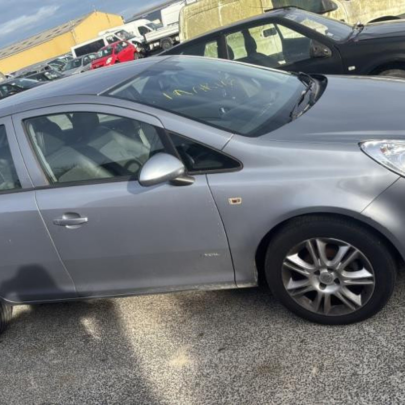 Feu arriere stop central OPEL CORSA D Photo n°11