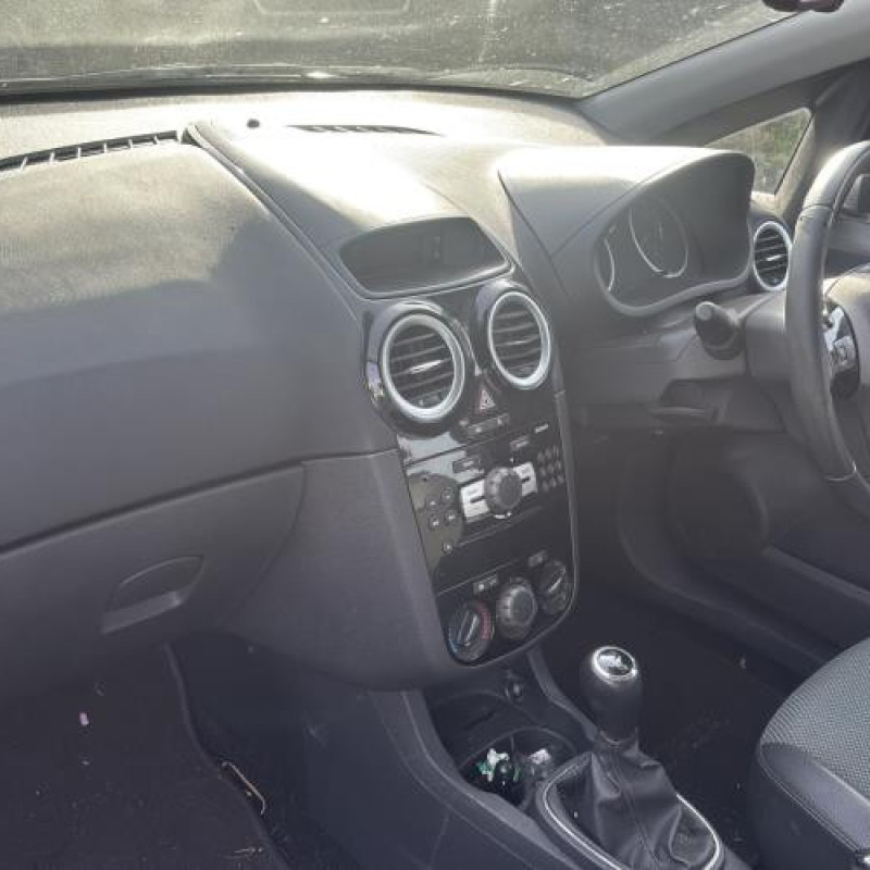 Feu arriere stop central OPEL CORSA D Photo n°19