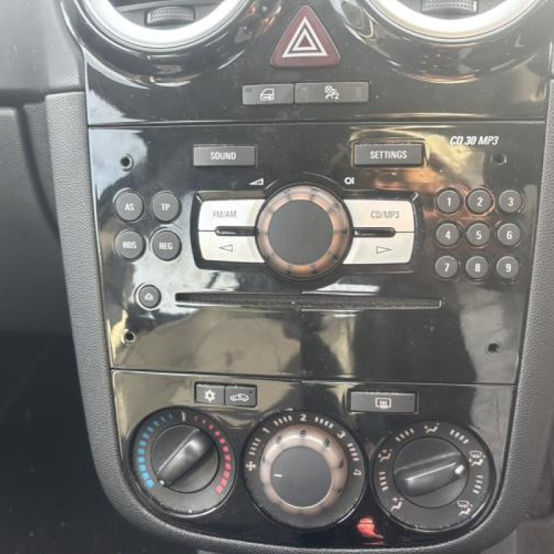 Pare boue avant droit OPEL CORSA D Photo n°20