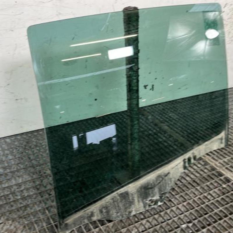 Vitre arriere gauche RENAULT CLIO 3 Photo n°2