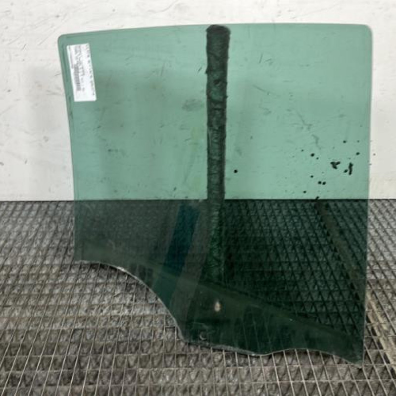 Vitre arriere gauche RENAULT CLIO 3 Photo n°4