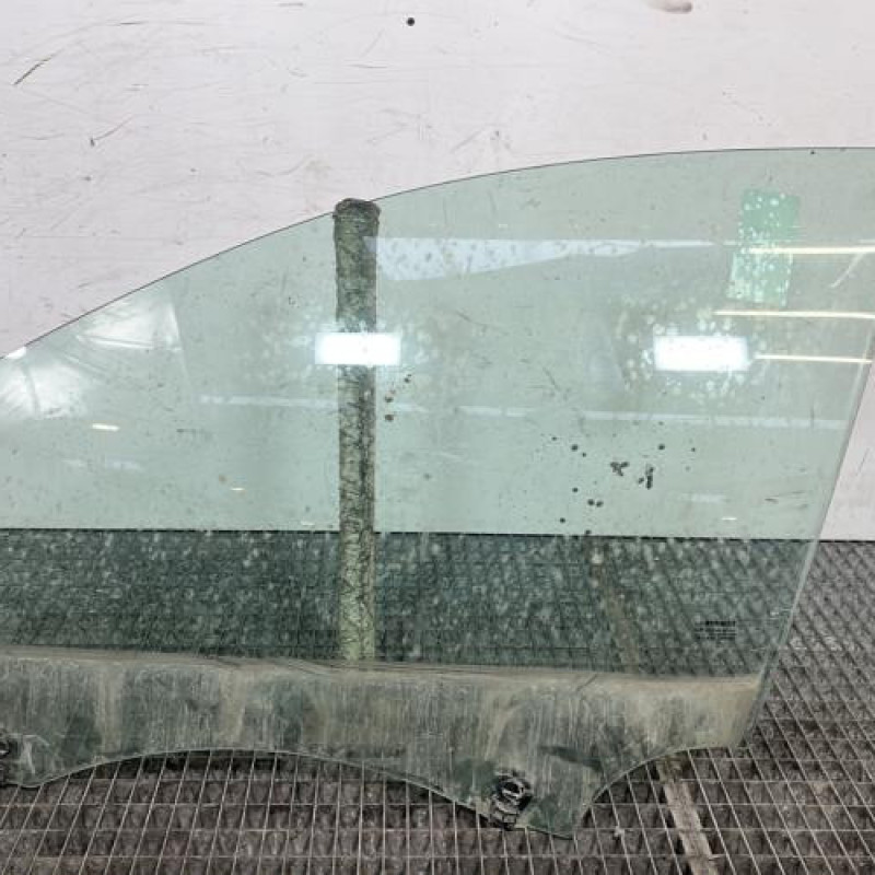 Vitre avant gauche RENAULT CLIO 3 Photo n°1