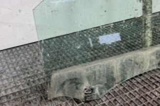 Vitre avant gauche RENAULT CLIO 3