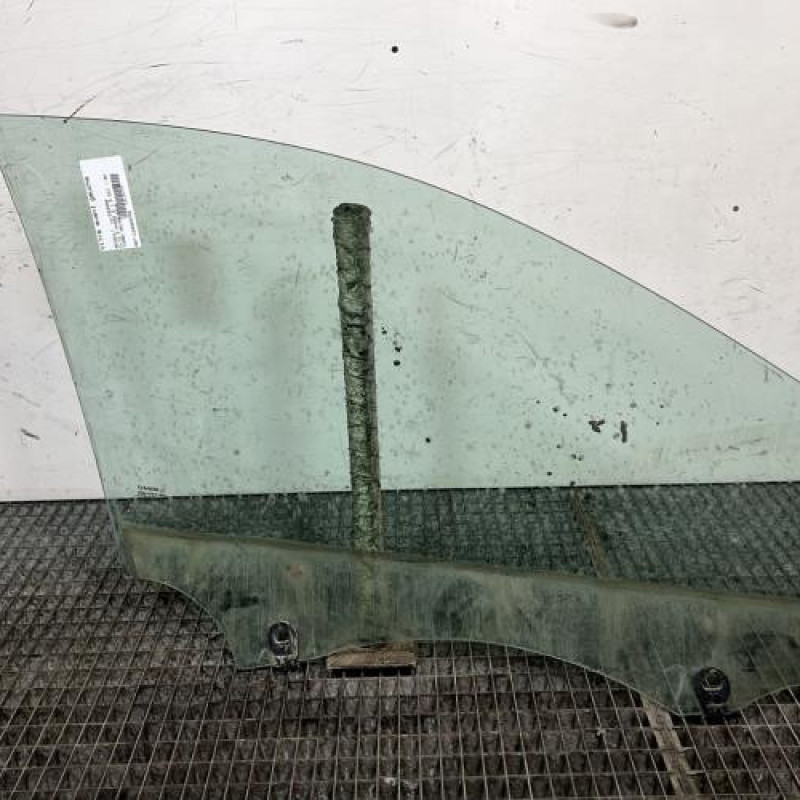 Vitre avant gauche RENAULT CLIO 3 Photo n°4