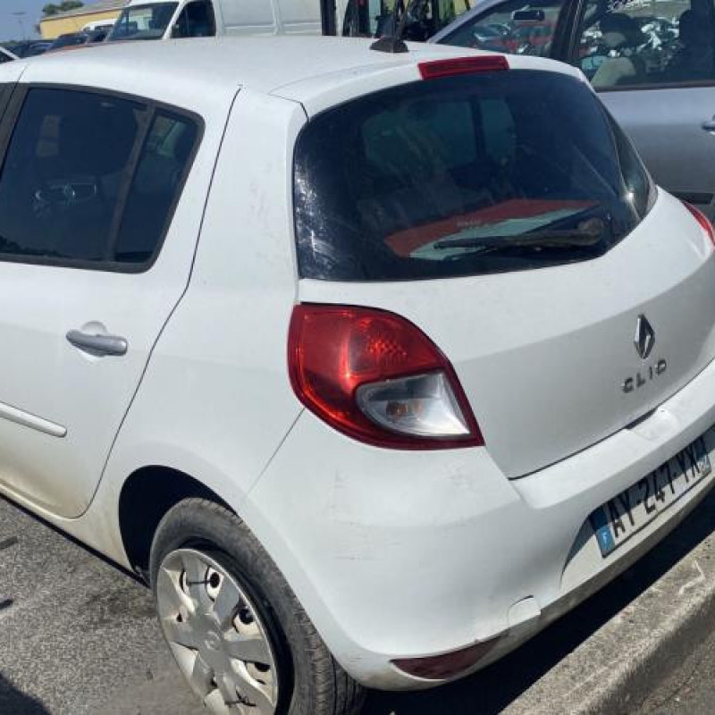 Vitre avant gauche RENAULT CLIO 3 Photo n°8