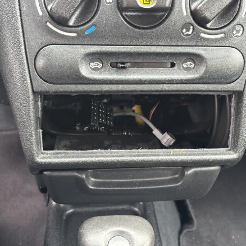 Custode arriere gauche OPEL CORSA B Photo n°20