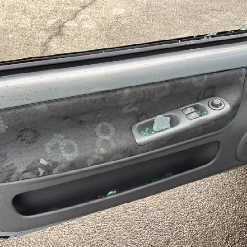 Attache ceinture arriere droit RENAULT TWINGO 1 Photo n°12