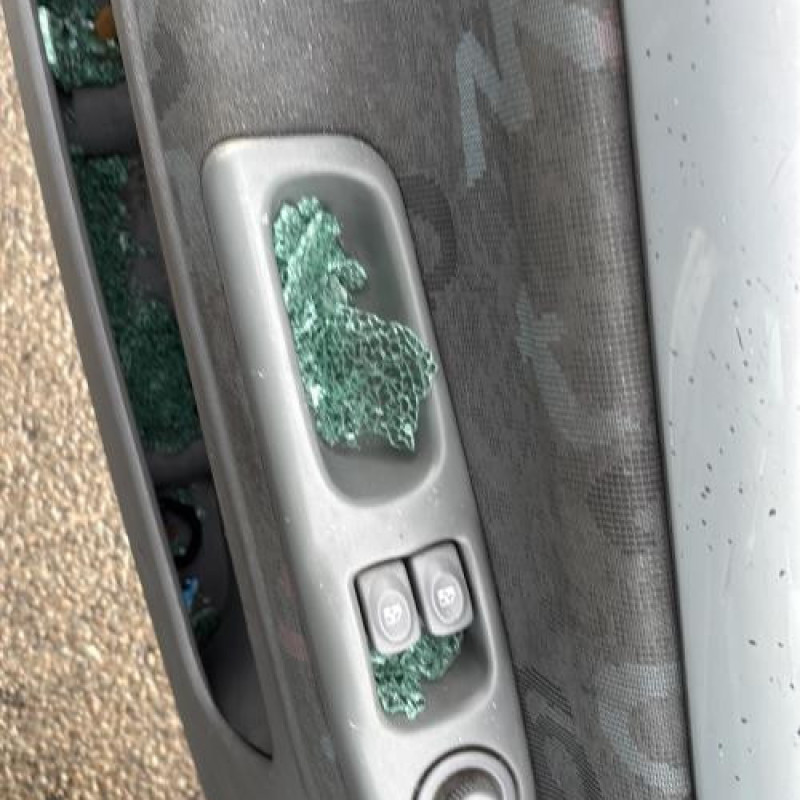 Attache ceinture arriere droit RENAULT TWINGO 1 Photo n°13