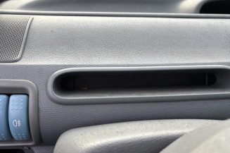 Attache ceinture arriere droit RENAULT TWINGO 1