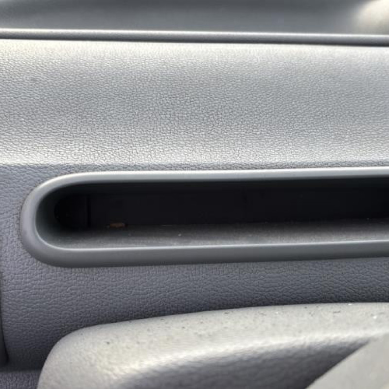 Attache ceinture arriere droit RENAULT TWINGO 1 Photo n°18