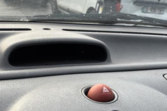 Attache ceinture arriere gauche RENAULT TWINGO 1