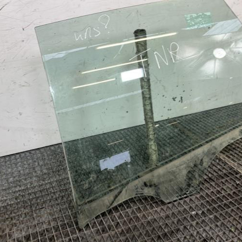 Vitre arriere gauche RENAULT SCENIC 2 Photo n°2