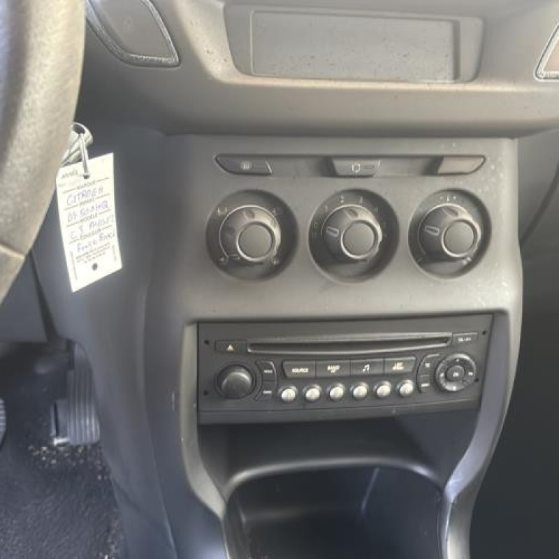 Attache ceinture arriere droit CITROEN C3 2 Photo n°20