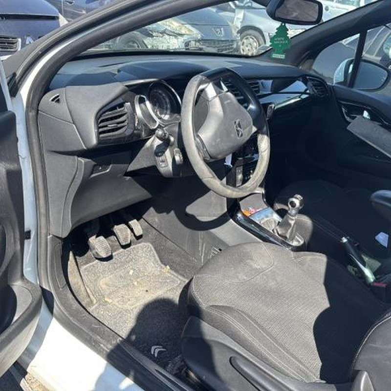 Custode avant droit (porte) CITROEN DS3 Photo n°13